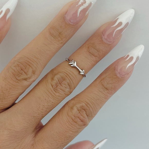 Sterling silver arrow toe ring, arrow ring, silver arrow toe ring, midi ring - Picture 3 of 8